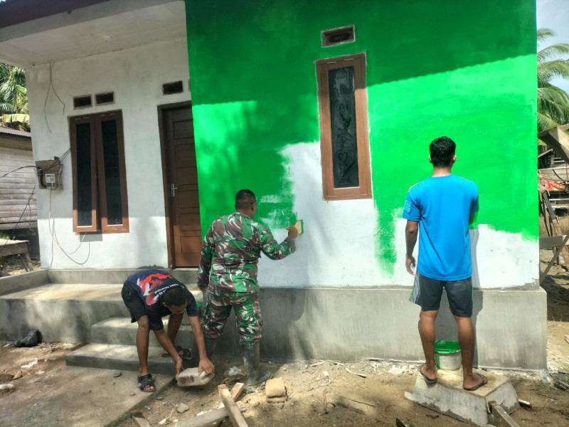Satgas TMMD Ke-120 Kodim 0302/Inhu Melaksanakan Pengecetan Rumah RTLH