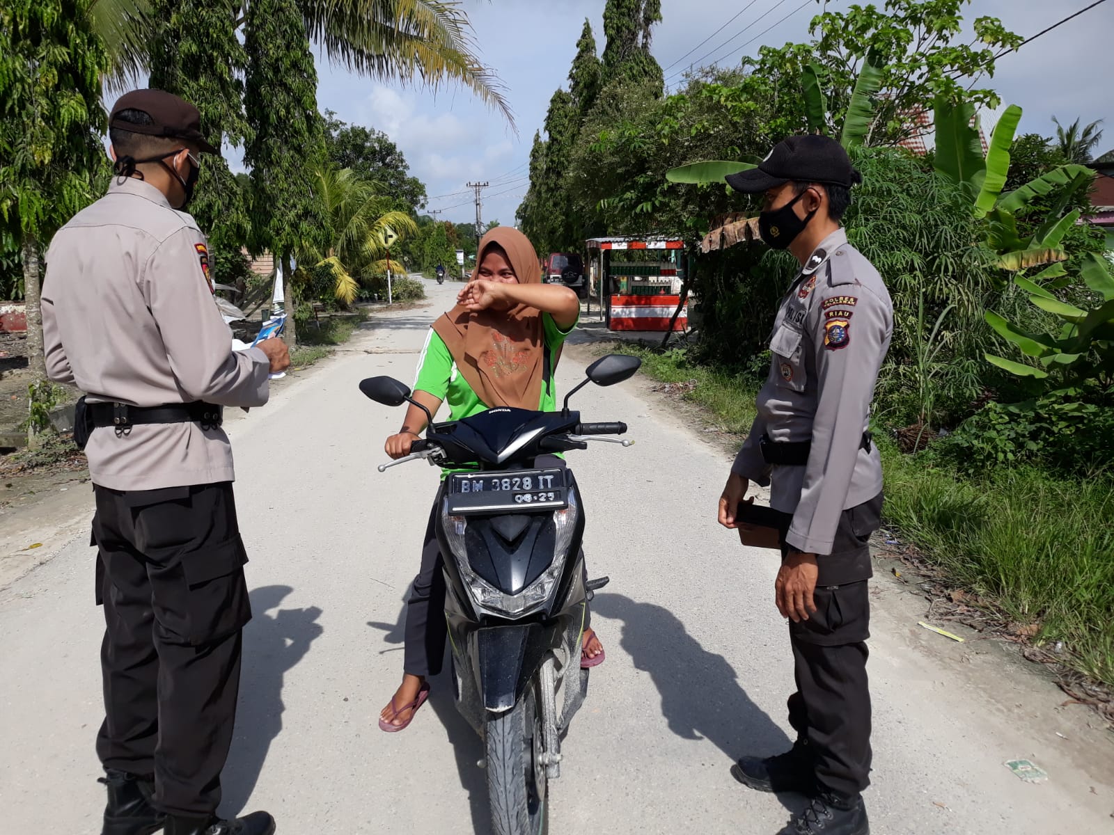 Rutin Gelar Yustisi, Polsubsektor Pelalawan Minta Warga Tingkatkan Prokes 