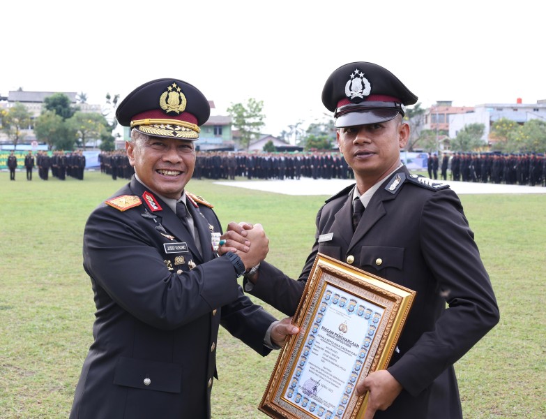 Aksi Heroik Bripka Agus: Hadang Pencuri Sambil Gendong Anak, Diganjar Penghargaan di Hari Lahir Pancasila