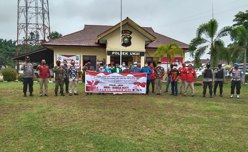 Sejumlah Tokoh dan Mahasiswa Datangi Polsek Ukui untuk Menyatakan Dukungan Terhadap Polri