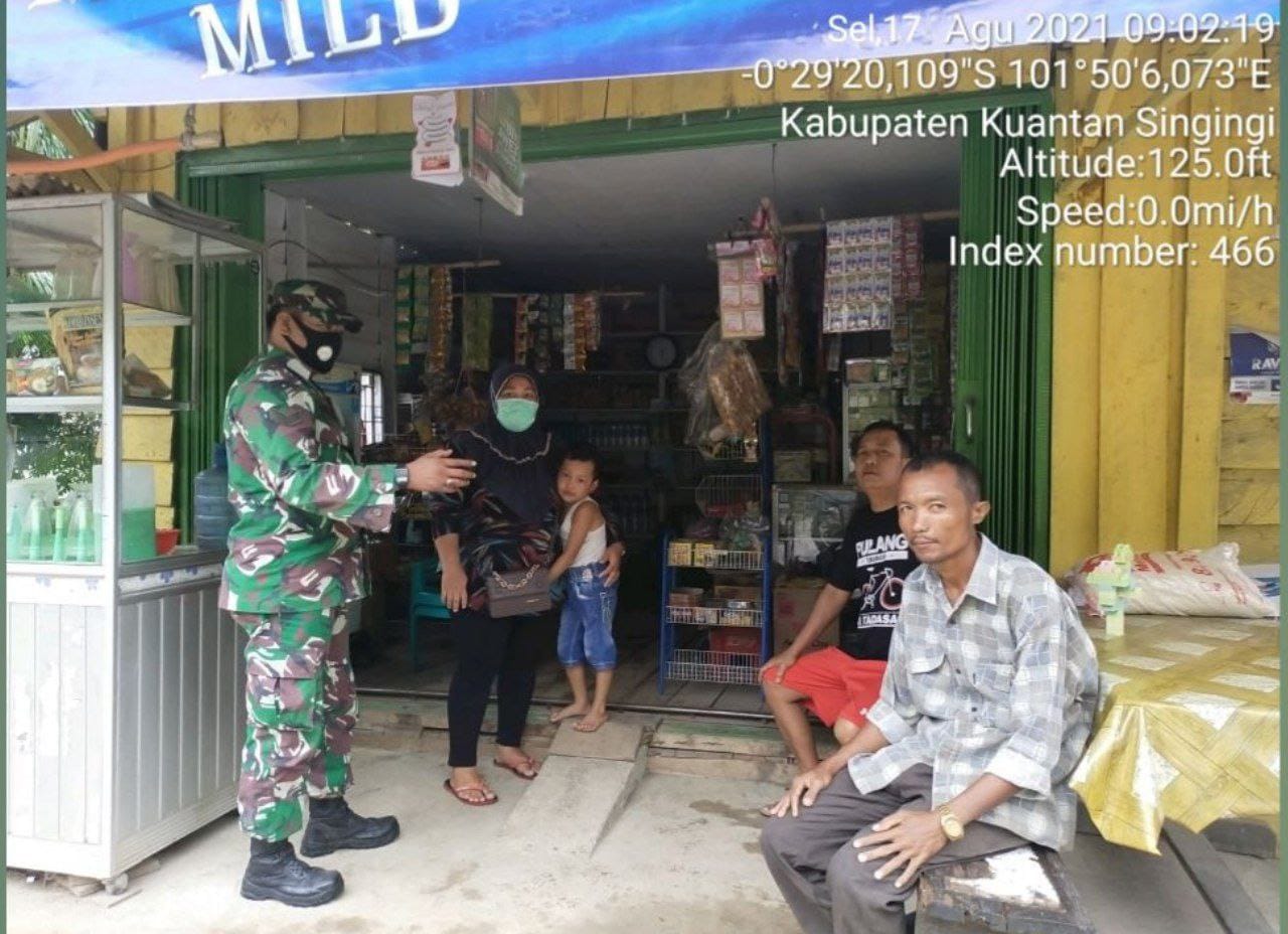 Babinsa Koramil 06/Cerenti Kodim 0302/Inhu Melaksanakan Komsos Dengan Warga Binaan di Desa Bedeng Sikuran Kecamatan Inuman Kabupaten Kuantan Singingi