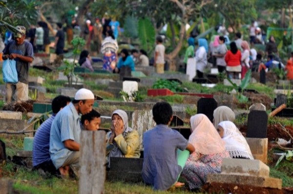 Ziarah Kubur Jelang Ramadan, Apakah Diperbolehkan?