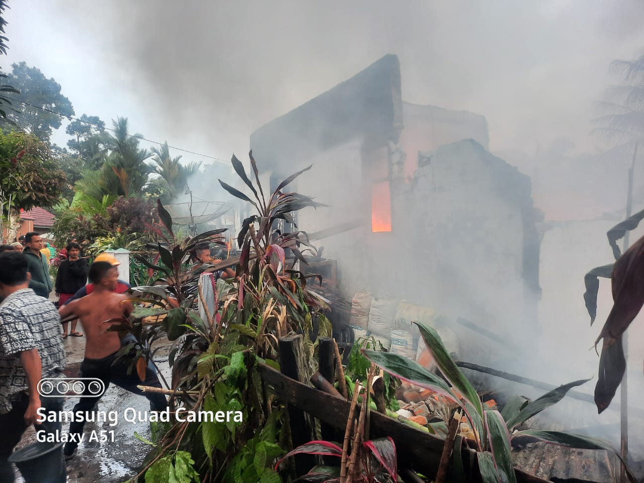 Kebakaran Rumah Warga Di Desa Kampung Baru Timur, Ditaksir Alami Kerugian Ratusan Juta Rupiah