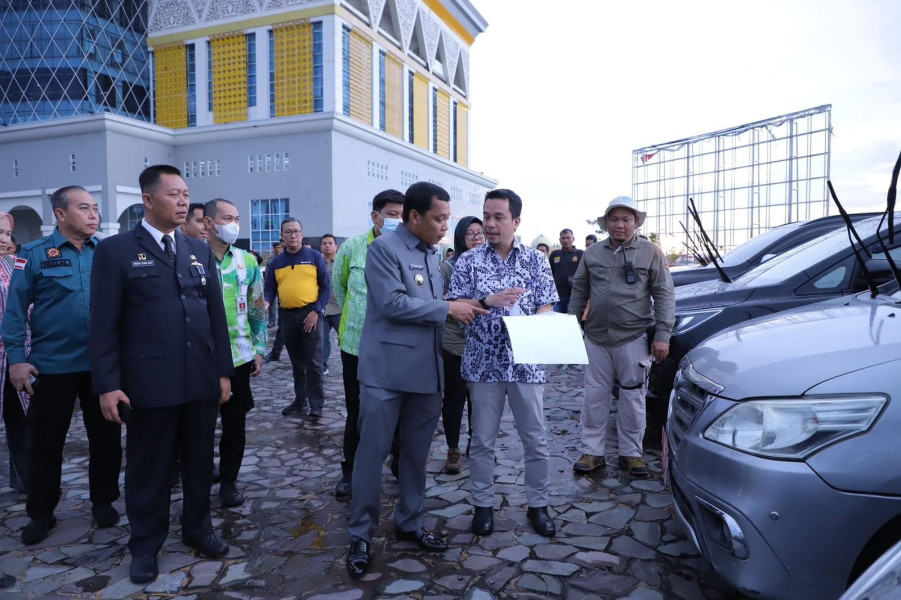 Pemko Pekanbaru Alihkan Anggaran Mobil Listrik ke Perbaikan Jalan