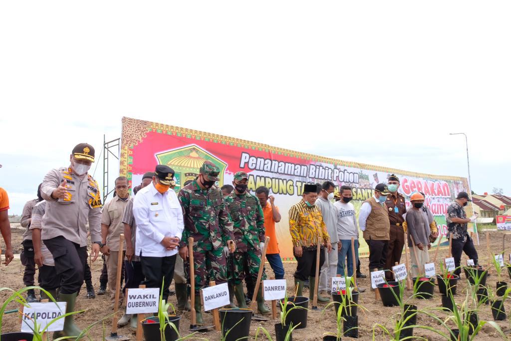 Dukung Program Ketahanan Pangan Nasional, Kapolda Riau Lounching Jaga Kampung.