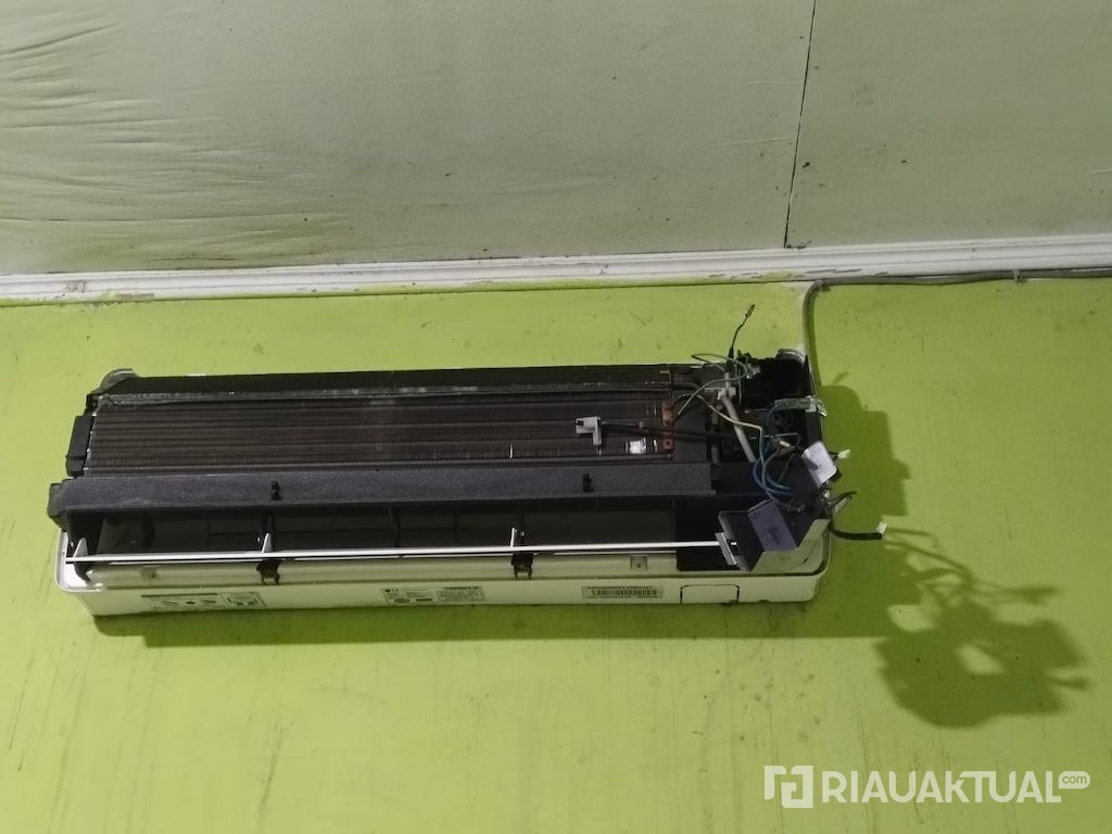 Blackout Sumatra Bikin Alat Elektronik Warga Pekanbaru Rusak, Balita Kepanasan hingga Pedagang Teh Es Merugi