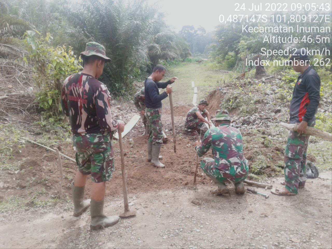 Semangat Pra TMMD, Babinsa Koramil 06/Cerenti Kodim 0302/Inhu Kejar Target Sasaran Kegiatan di Desa Pulau Sipan Kecamatan Inuman