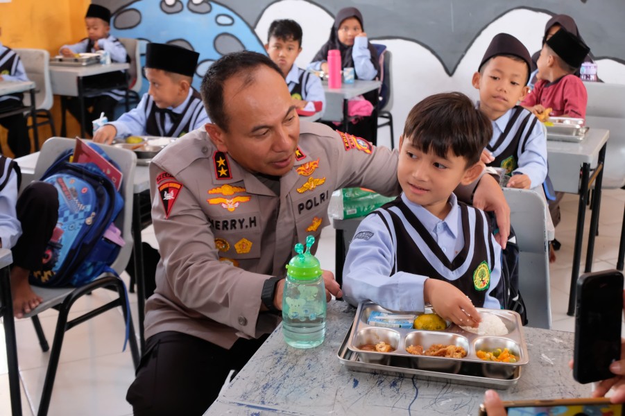 Bangun Masa Depan Sehat, Kapolda Riau Resmikan Dapur Gizi untuk Ribuan Siswa di Kampar