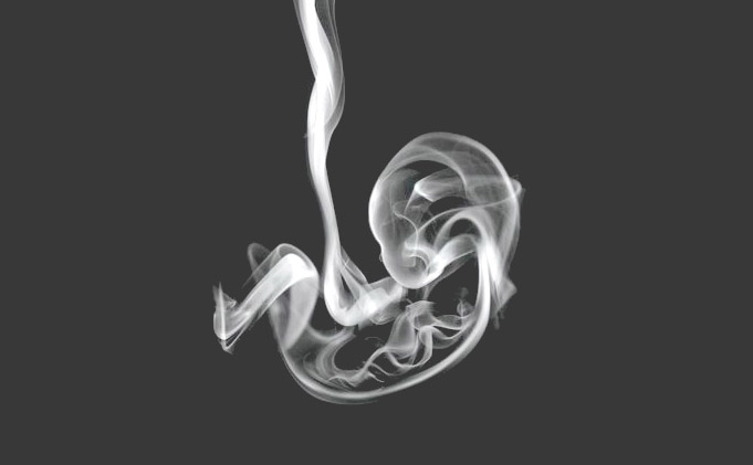 Awas! Bayi yang Sering Terpapar Asap Rokok Bisa Alami Kematian Mendadak