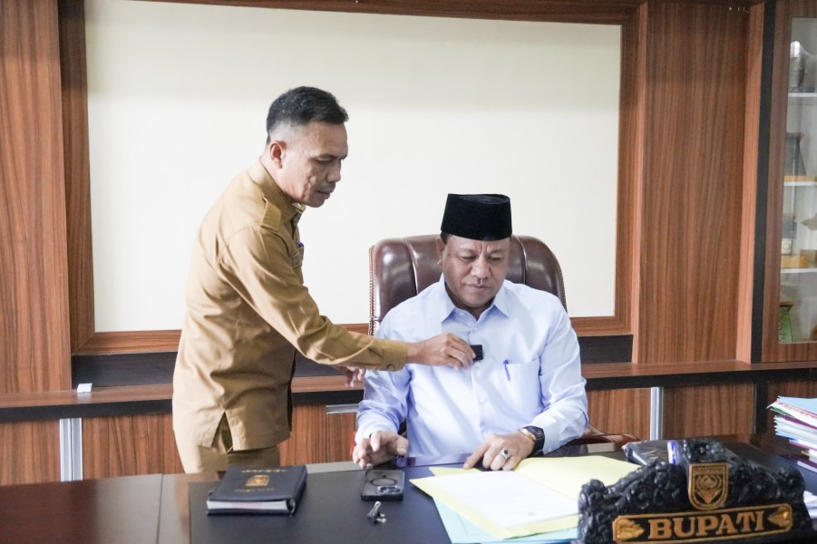 Bupati Kuansing Perketat Disiplin ASN,  Siapkan Sistem Pemantauan Kehadiran Berbasis Teknologi