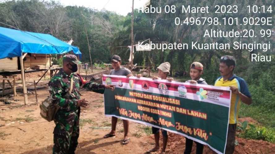 Senantiasa Babinsa Koramil 06/Cerenti Kodim 0302/Inhu, Serda Juanda Laksanakan Patroli Untuk Cegah Kebakaran Hutan Dan Lahan