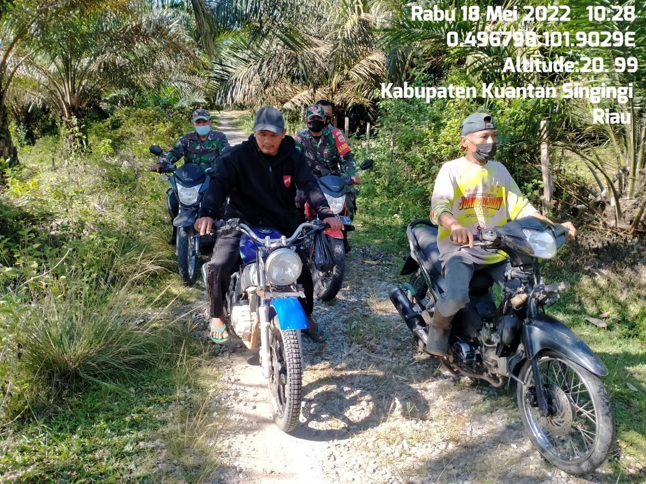 Babinsa Koramil 06/Cerenti Terus Lakukan Sosialisasi Dan Patroli Sebagai Upaya Pencegahan Karhutla Diwilayah Binaan di Wilayah Teritorialnya