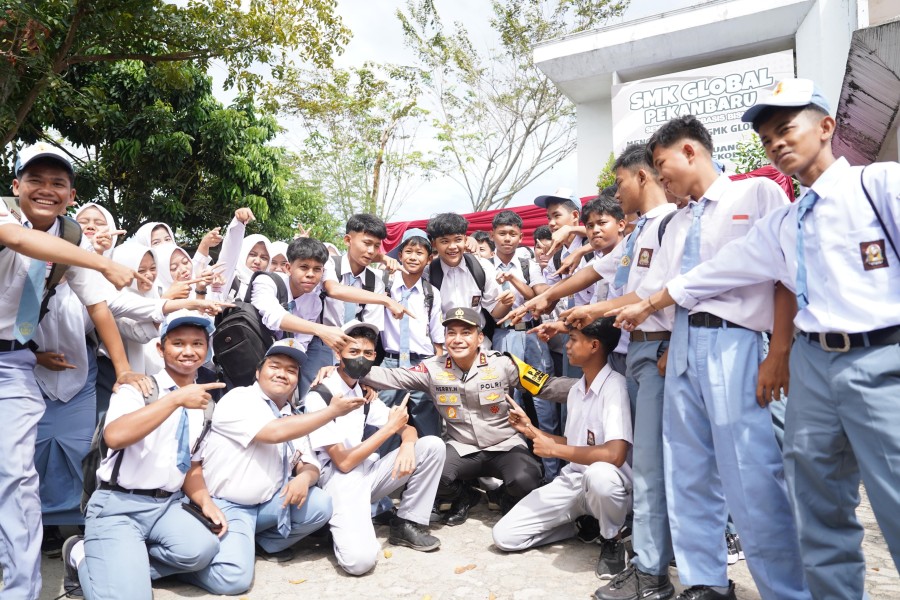 Kapolda Riau Ajak Generasi Z Tanamkan Kepedulian Lingkungan Sejak Dini