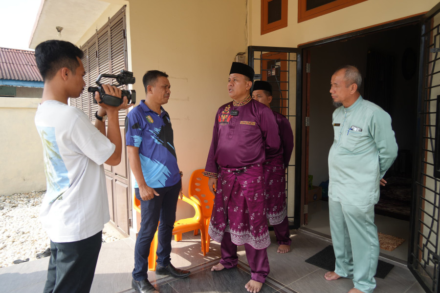 Usai Ikuti Pembukaan Pawai Ta'aruf;  Bupati Tinjau Pemondokan Kafilah Kuansing, Minta Bagian Kesos Berikan Pelayanan Terbaik