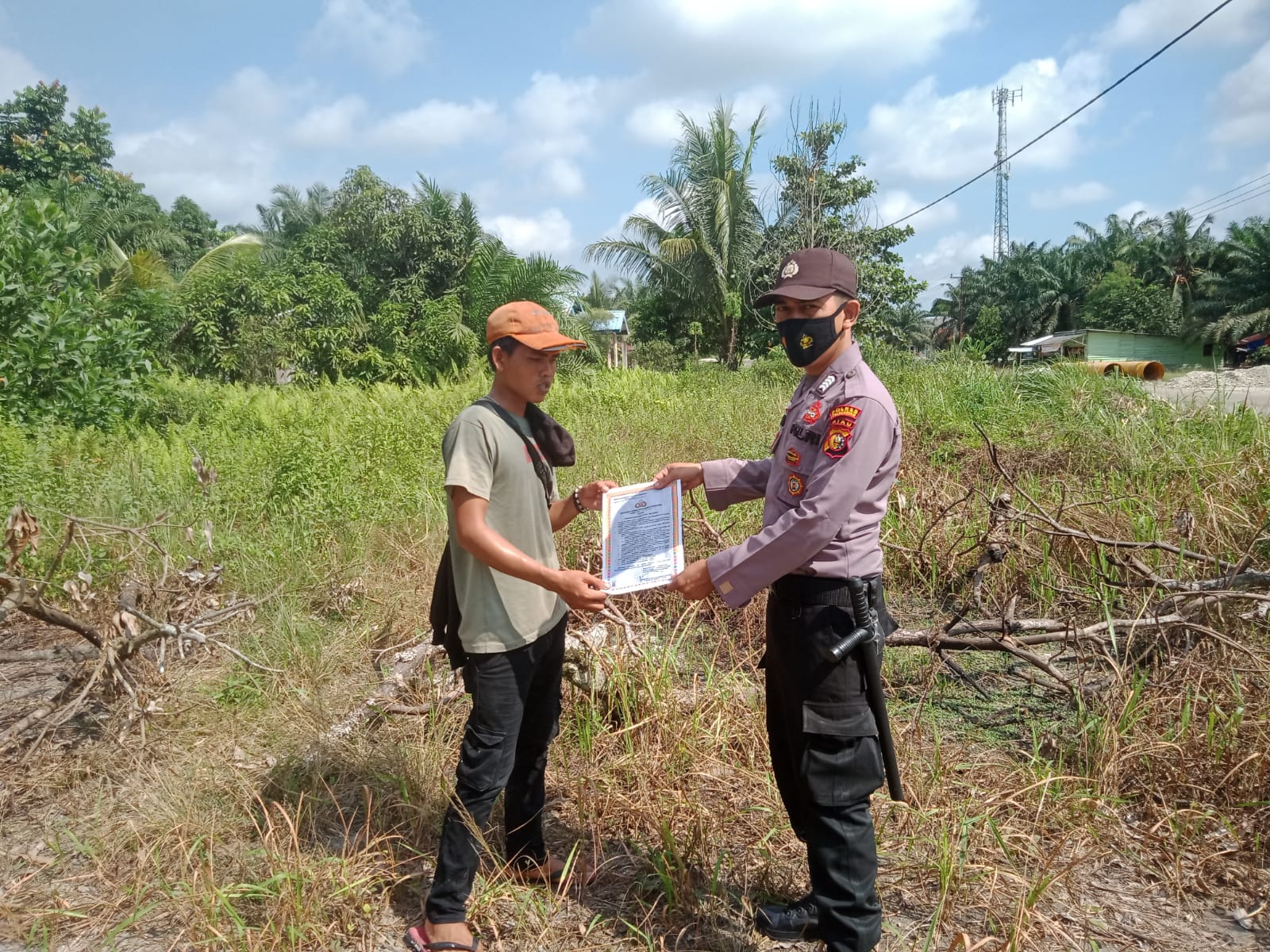 Piket Yanmas Polsubsektor Pelalawan Lakukan Sosialisasi Soal Karhutla Kepada Masyarakat