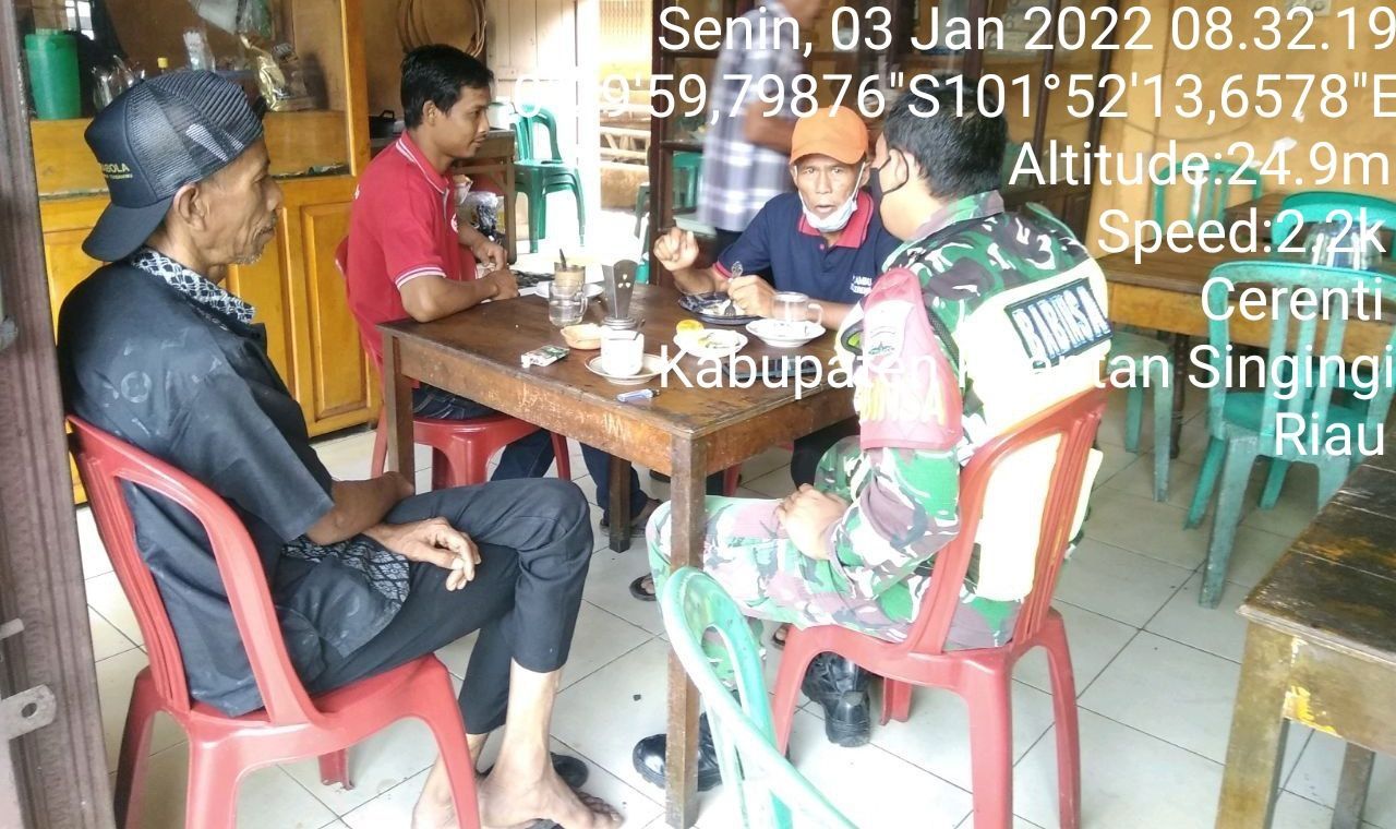 Babinsa Koramil 06/Cerenti Kodim 0302/Inhu Melaksanakan Kegiatan Komsos Dengan Warga Binaan di Tanjung Medan Kecamatan Cerenti