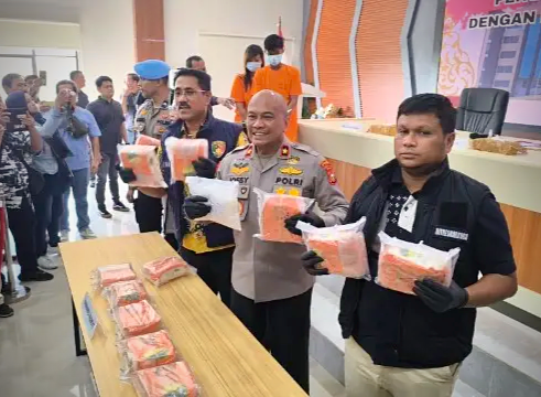 Polda Riau Gagalkan Peredaran 14,96 Kg Sabu, Kurirnya Sepasang Kekasih