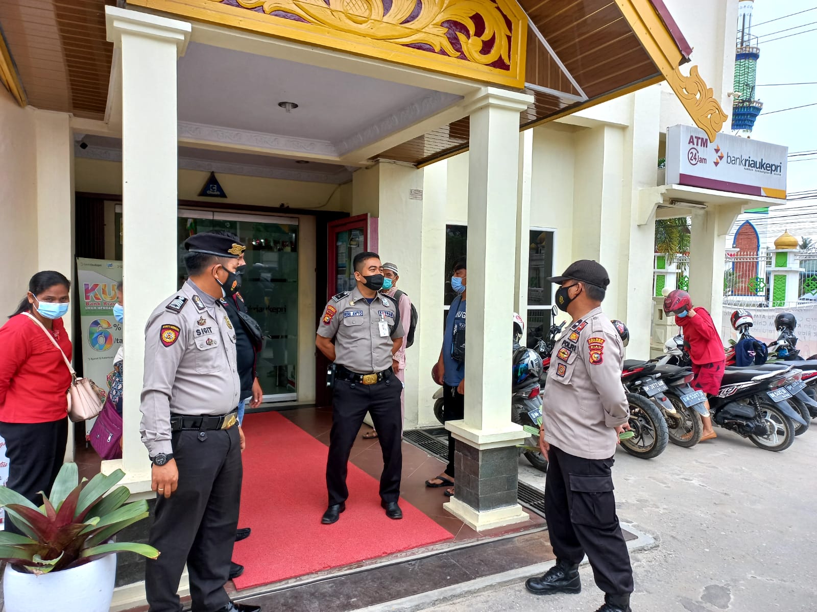 Polsek Pangkalan Kerinci Laksanakan Patroli C3 Sekaligus Imbau Prokes Warga