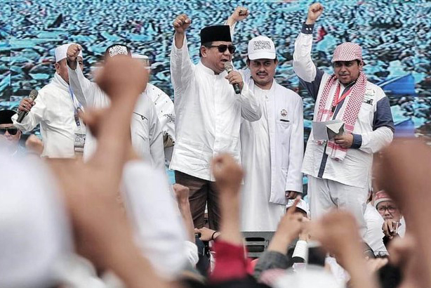 Keseleo Saat Ucap Selawat, Prabowo Terlalu Dipaksakan Tampil Islami?