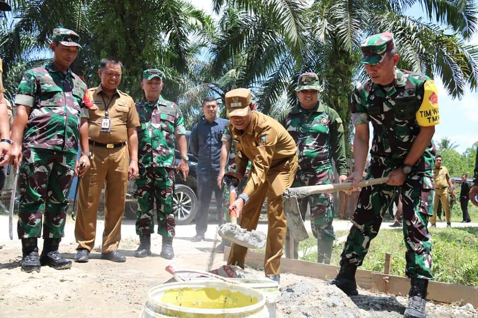 Pj Wako Bersama Wasev TNI AD Tinjau Hasil TMMD di Kulim