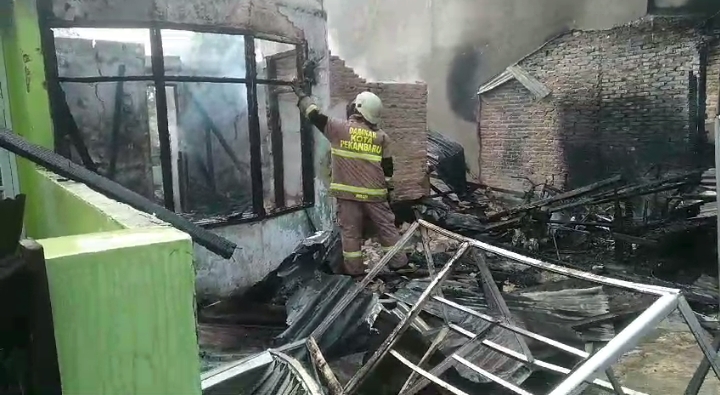 Dua Unit Rumah di Jalan Tengku Bey Ludes Terbakar, Kerugian Capai Rp600 Juta