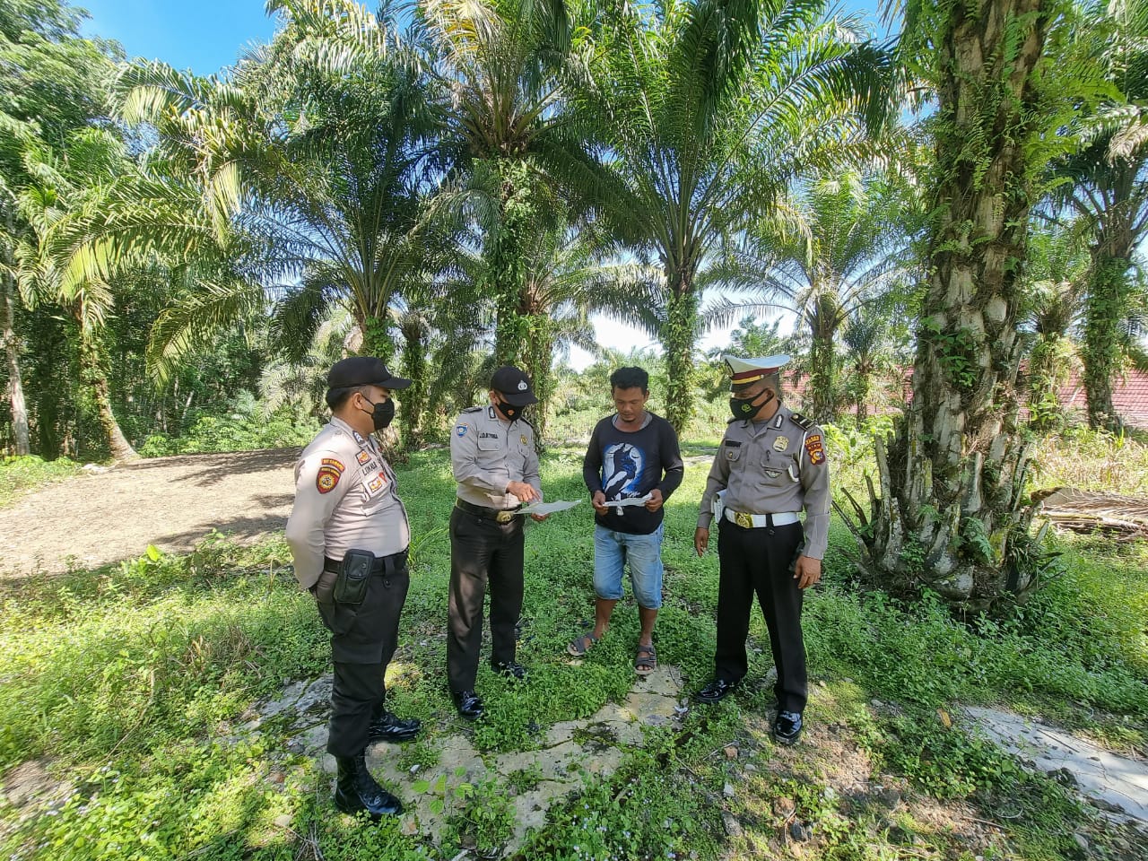 Polisi Kecamatan Pangkalan Kuras Pelalawan Patroli Lahan