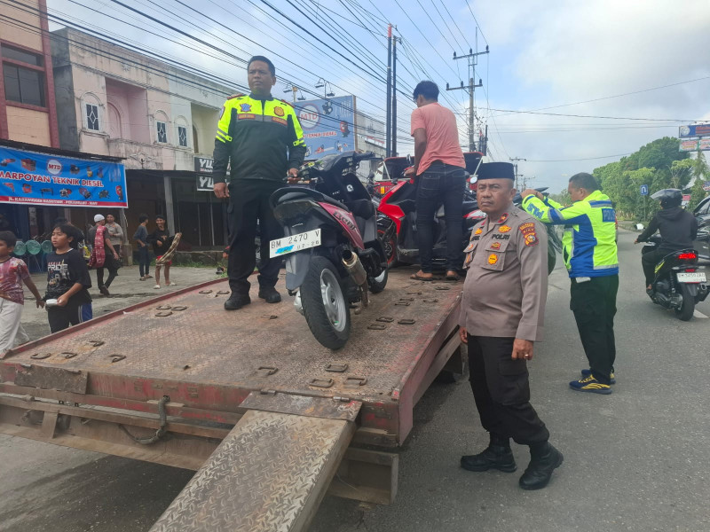 Patroli Asmara Subuh, Polsek Bukit Raya Amankan Puluhan Motor Knalpot Brong