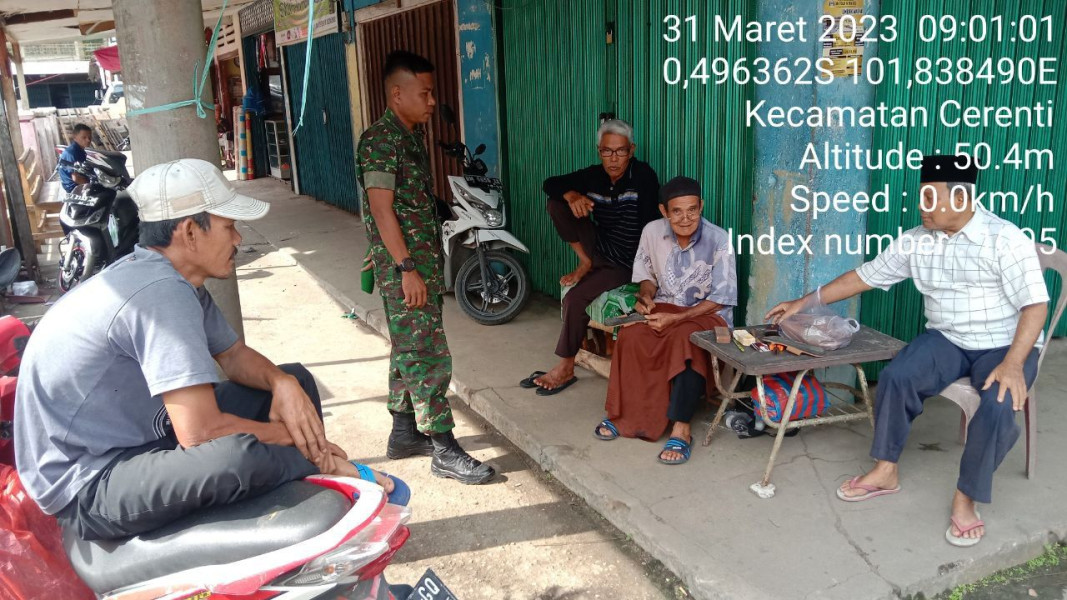 Babinsa Koramil 06/Cerenti Kodim 0302/Inhu Lakukan Komsos Dibulan Suci Ramadhan 1444 H / 2023 M