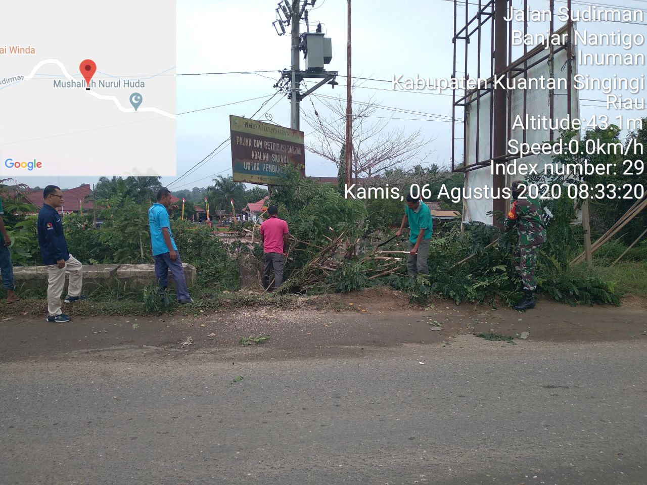 Jelang HUT RI, Babinsa Koramil 06/Cerenti Dim 0302/Inhu Bersama Masyarakat Kerja Bakti. 