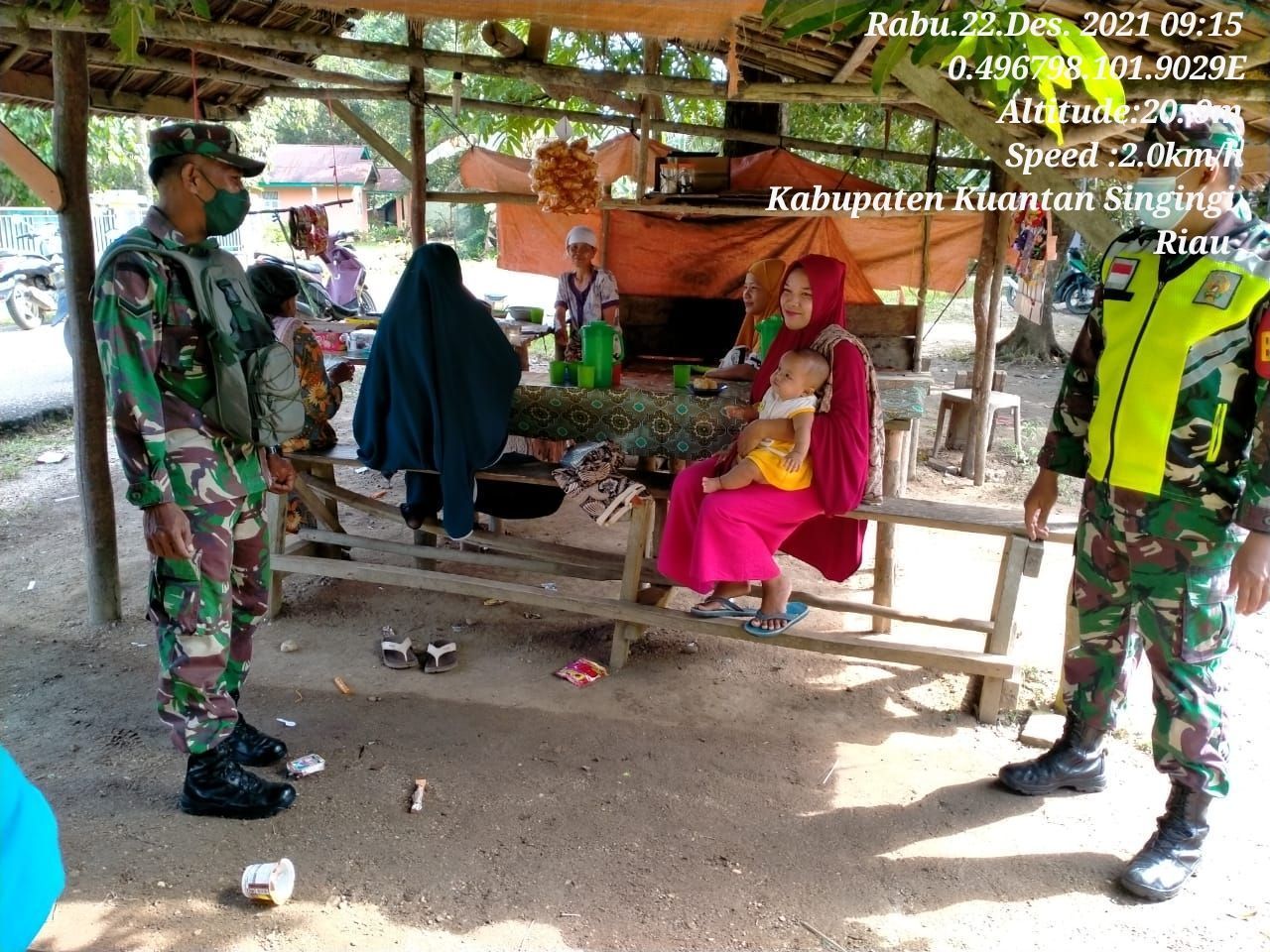 Babinsa Koramil 06/ Cerenti Kodim 0302/Inhu Menghimbau Masyarakat Akan Pentingnya Penegakan Protokol Kesehatan di Pulau Panjang Hulu Kecamatan Inuman