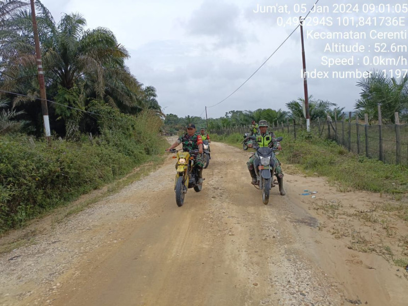 Babinsa Koramil 06/Cerenti Kodim 0302/Inhu Tingkatkan Pengawasan Karhutlah Sekaligus Sosialisasi Di Desa Binaan