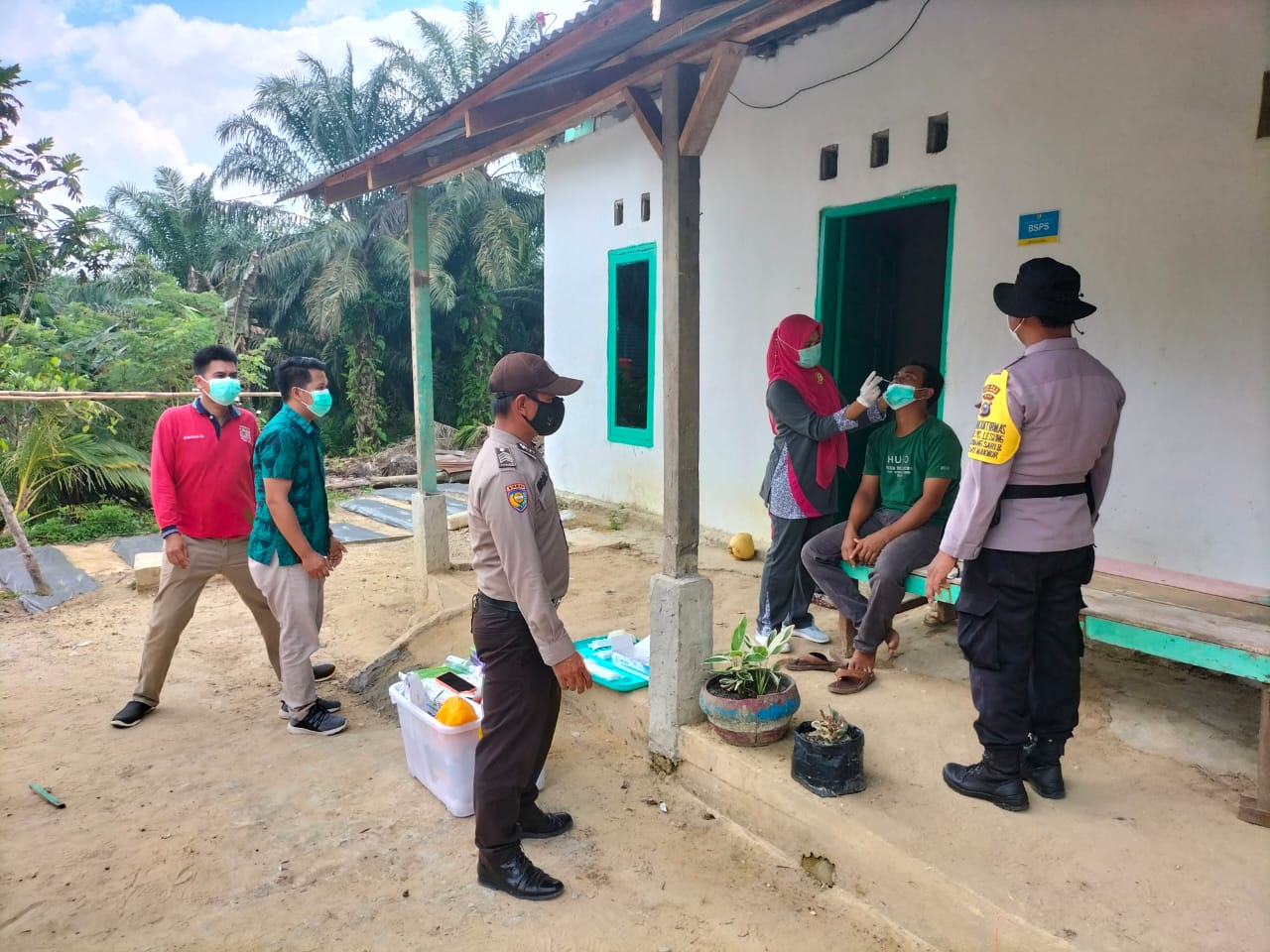Polsek Pangkalan Lesung Laksanakan 3T Terhadap Warga Terkonfirmasi Positif Covid-19