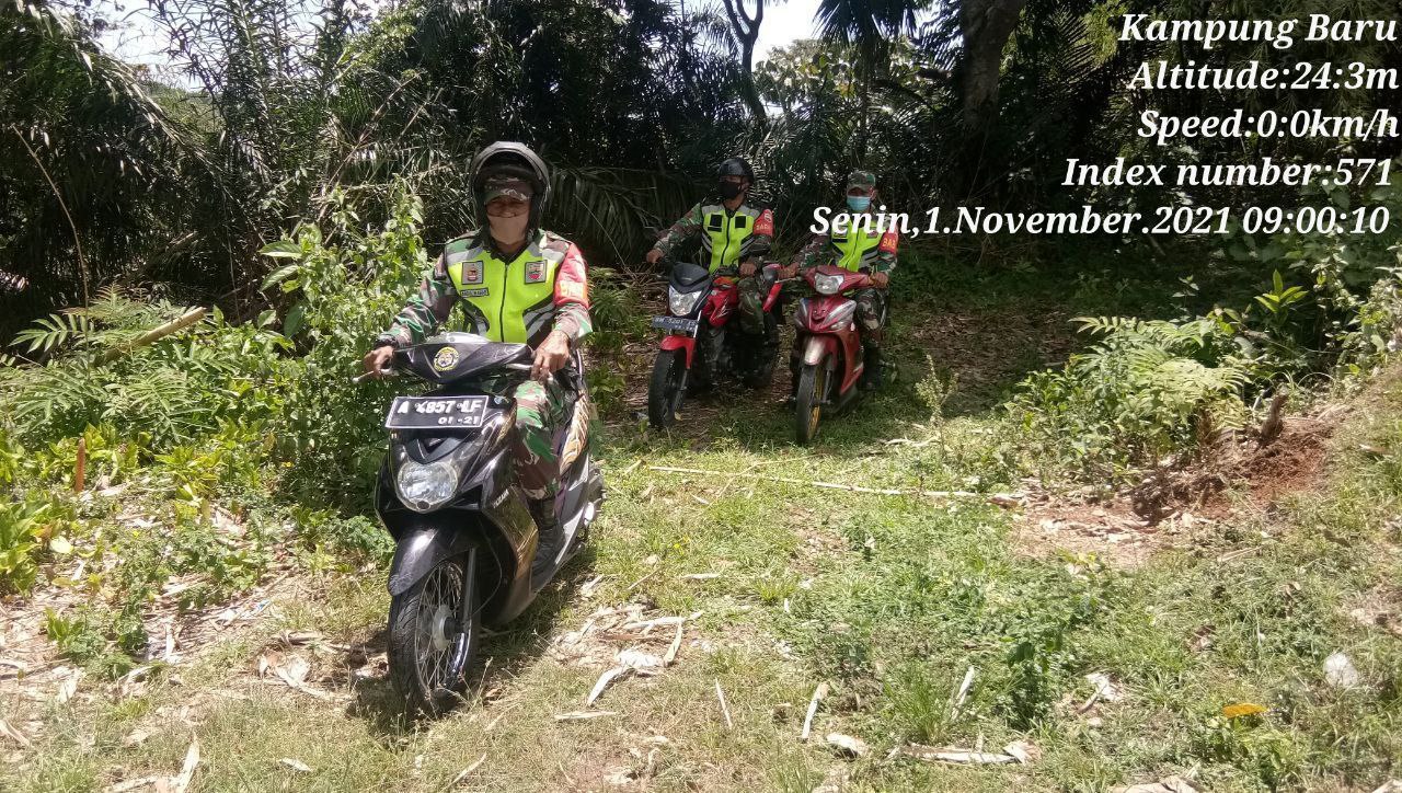 Anggota Koramil 06/Cerenti Kodim 0302/Inhu Terus Sosialisasikan Dan Patroli Tentang Bahaya Karhutla Di Wilayah Binaannya di Desa Seberang Pulau Busuk