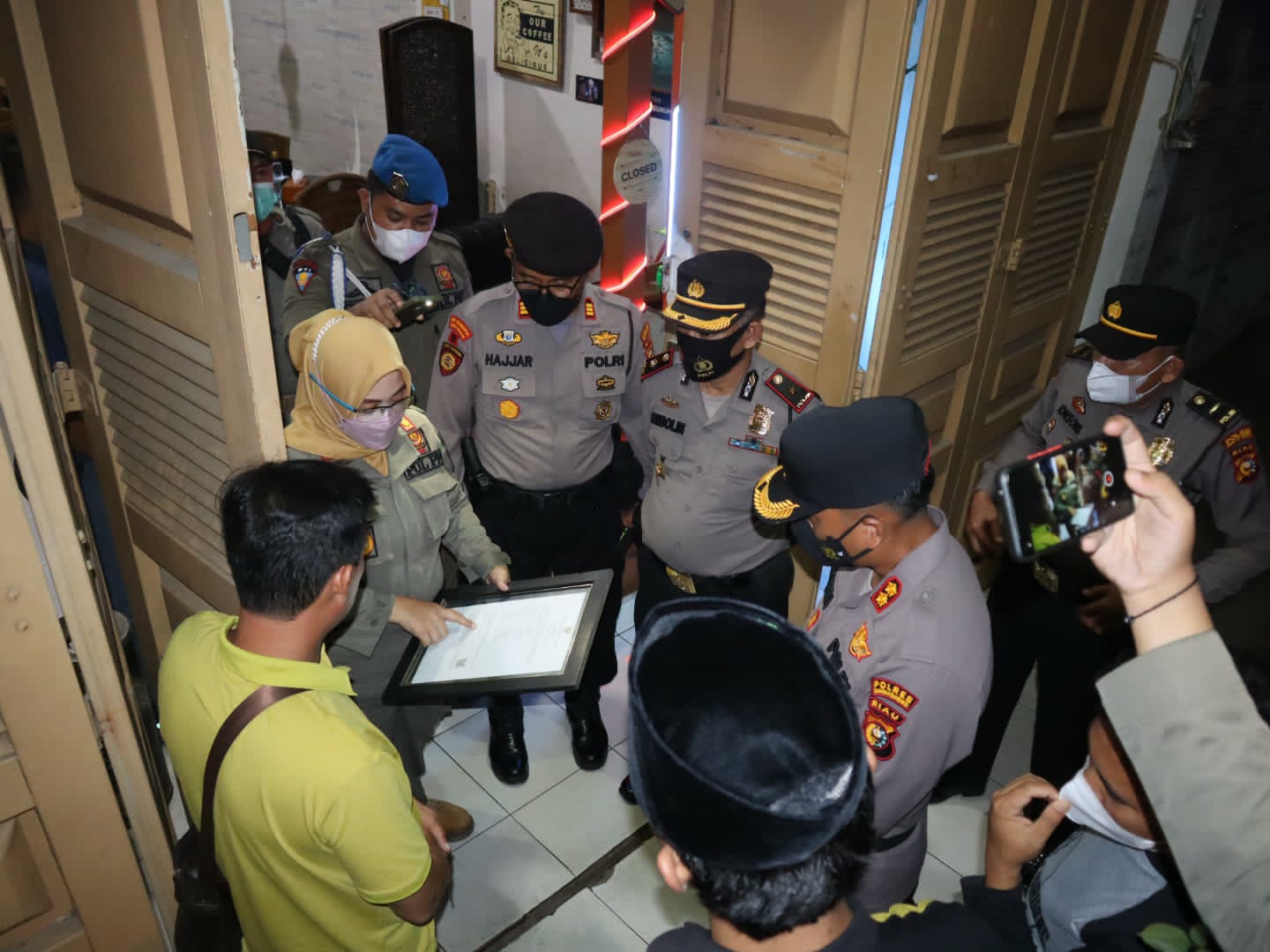 Yustisi Ops Tertib Ramadhan, Kapolres Kuansing Beri Teguran Langsung Pemilik Tempat Hiburan Karaoke yang Masih Buka 