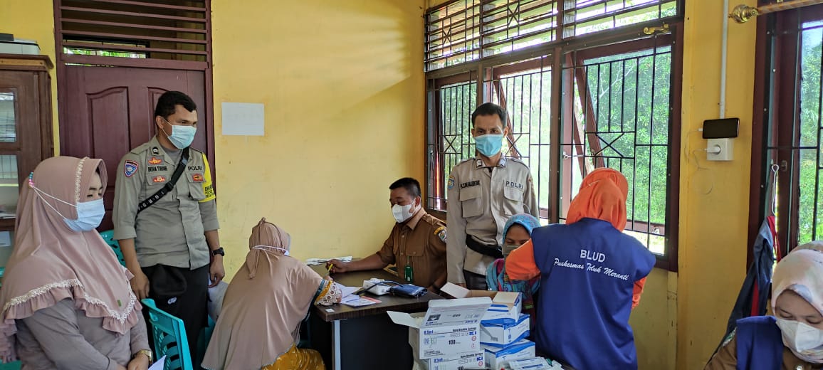 Polsek Teluk Meranti Intens Pantau Vaksinasi Covid-19 di Puskesmas