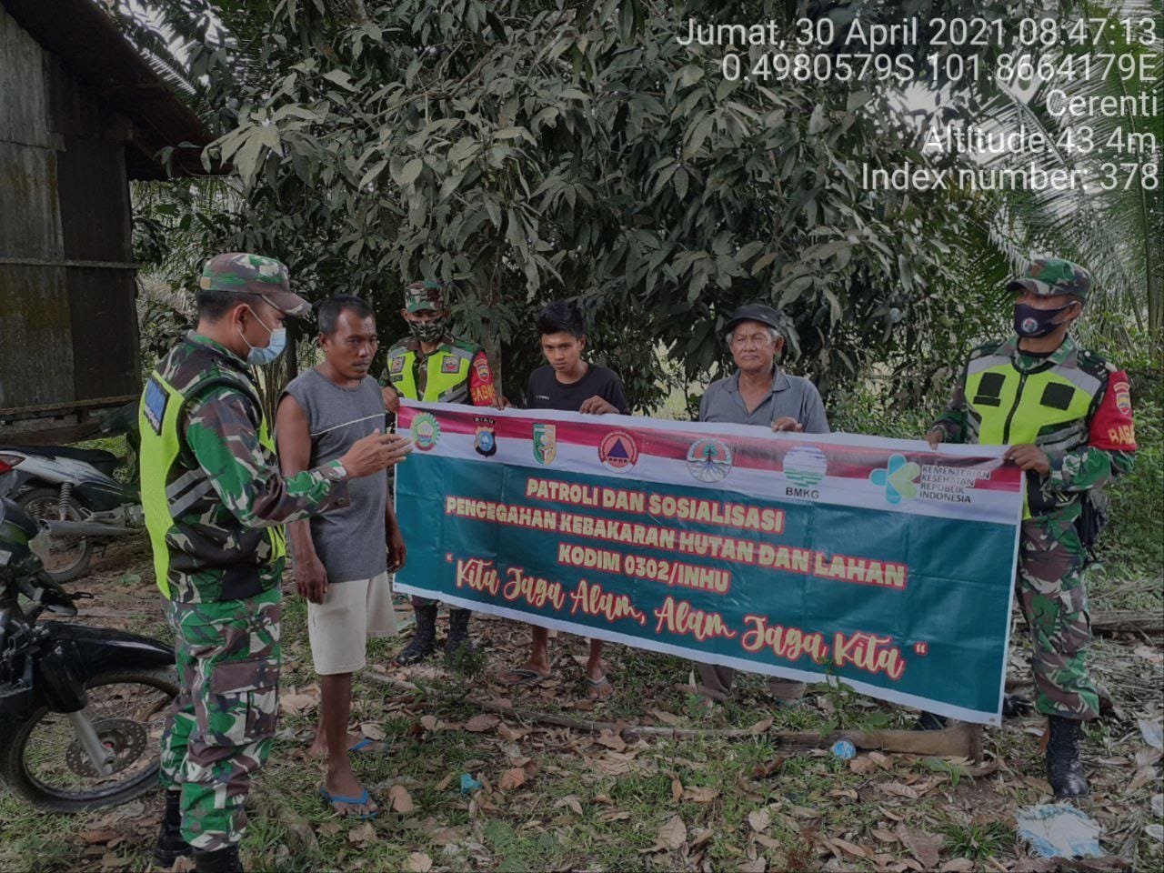 Babinsa Koramil 06/Cerenti Dim 0302/Inhu Galakkan Sosialisasi Dan Patroli Karhutla Di Wilayah Binaannya