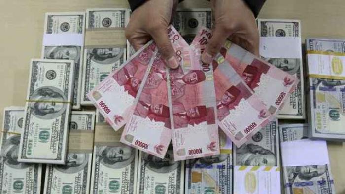Rupiah Rontok ke Angka Rp14.744 per Dolar AS, Pemerintahan Jokowi Diwanti-wanti
