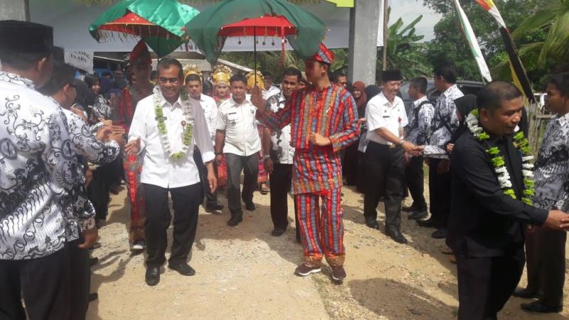 Sardiyono dan Darmizar Dampingi Bupati Mursini Kunjungi Tenaga Pendidik di Kecamatan Pucuk Rantau