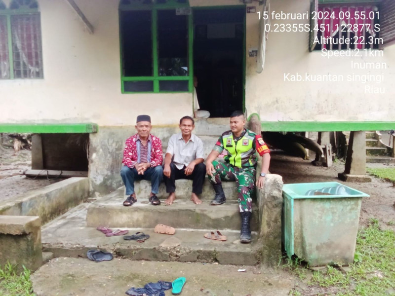 Babinsa Koramil 06/Cerenti Kodim 0302/Inhu Pratu Chumaidi Komsos Dengan  Masyarakat 