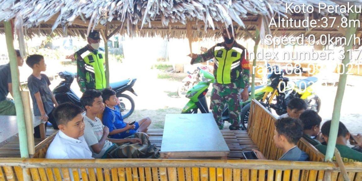 Babinsa 06 /Cerenti Kodim 0302/Inhu Himbau Warga Masyarakat Untuk Patuhi Protokol Kesehatan  Covid-19 di Desa Seberang Pulau Busuk Kecamatan Inuman