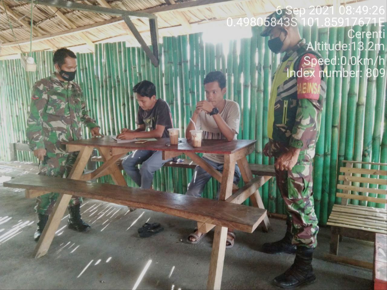 Babinsa Koramil 06/ Cerenti Dim 0302/ Inhu Selalu Aktif Himbau Warga Akan Pentingnya Penegakkan Protokol Kesehatan di Desa Koto Cerenti