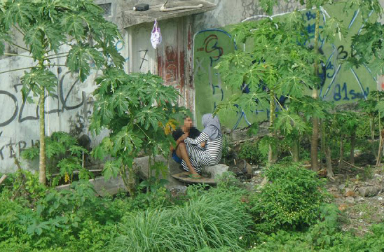 Nafsu Sudah di Ubun-ubun, Sepasang Remaja Nekat Mesum di Belakang Rumah Dinas Wakil Bupati