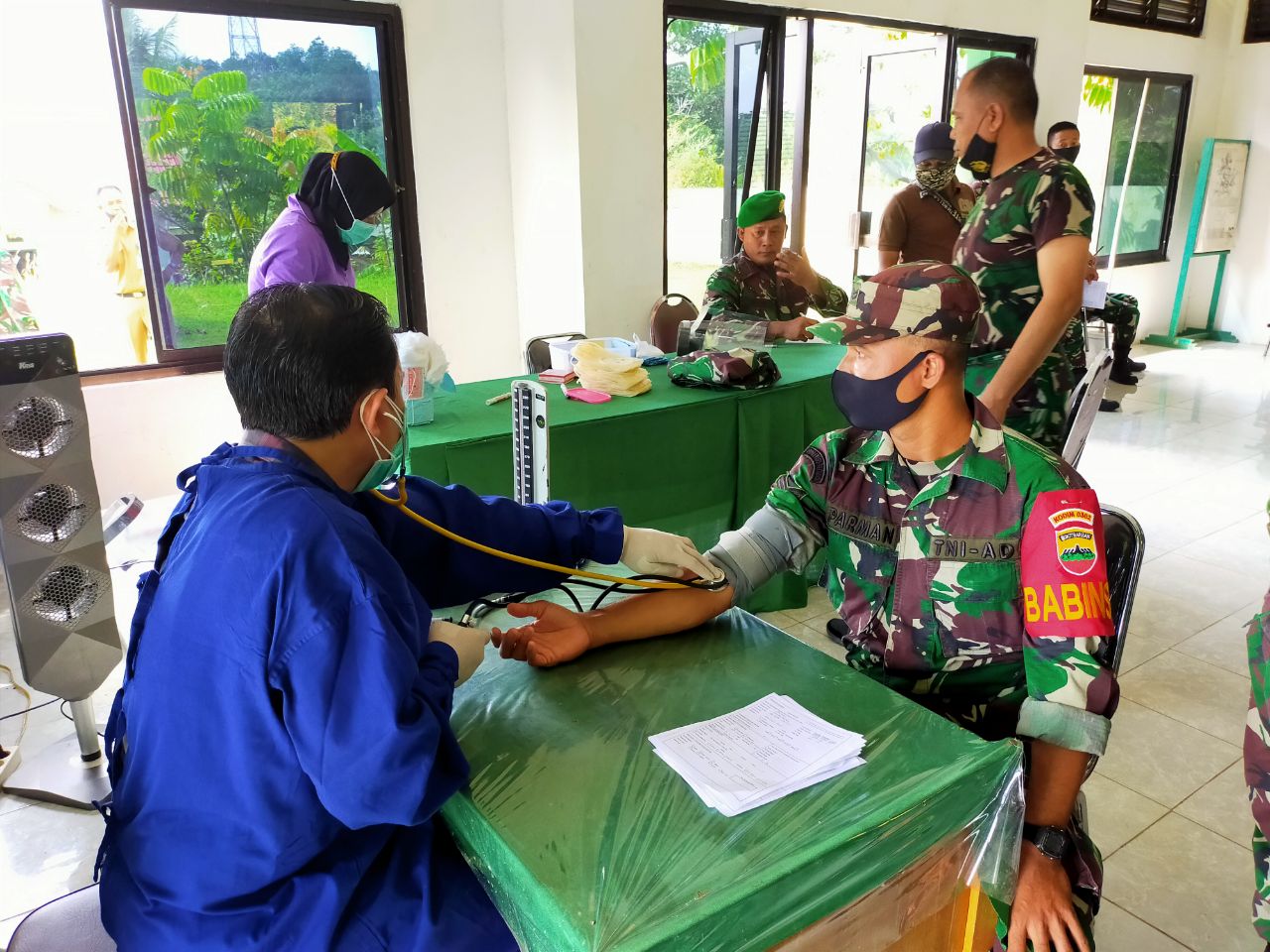 Dalam Rangka Hari Juang TNI AD Anggota Koramil 07/Kuantan Hilir Dim 0302/Inhu Melakukan Donor Darah