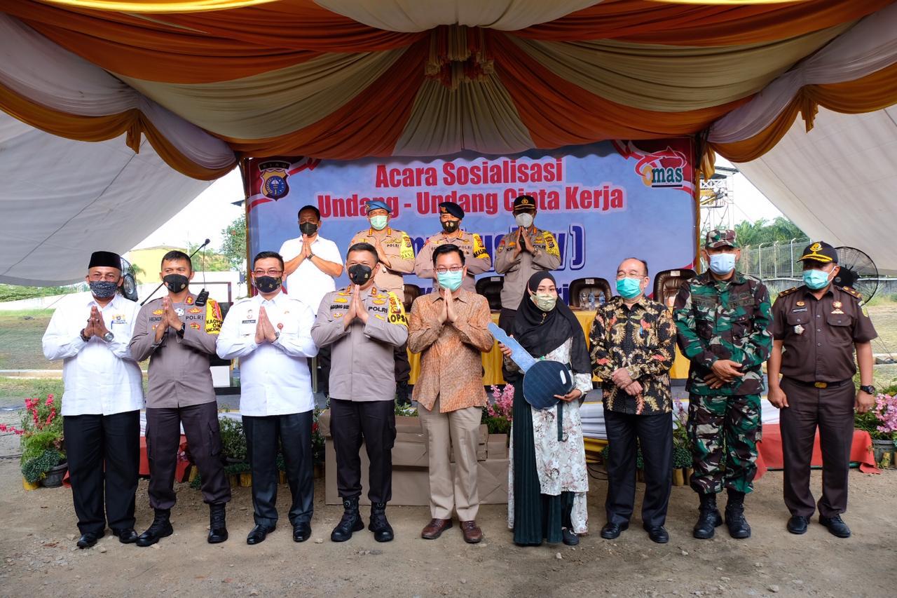 Kapolda Riau Hadiri Sosialisasi Undang-Undang Omnibuslaw Di PT.Meskom Argo Sari 