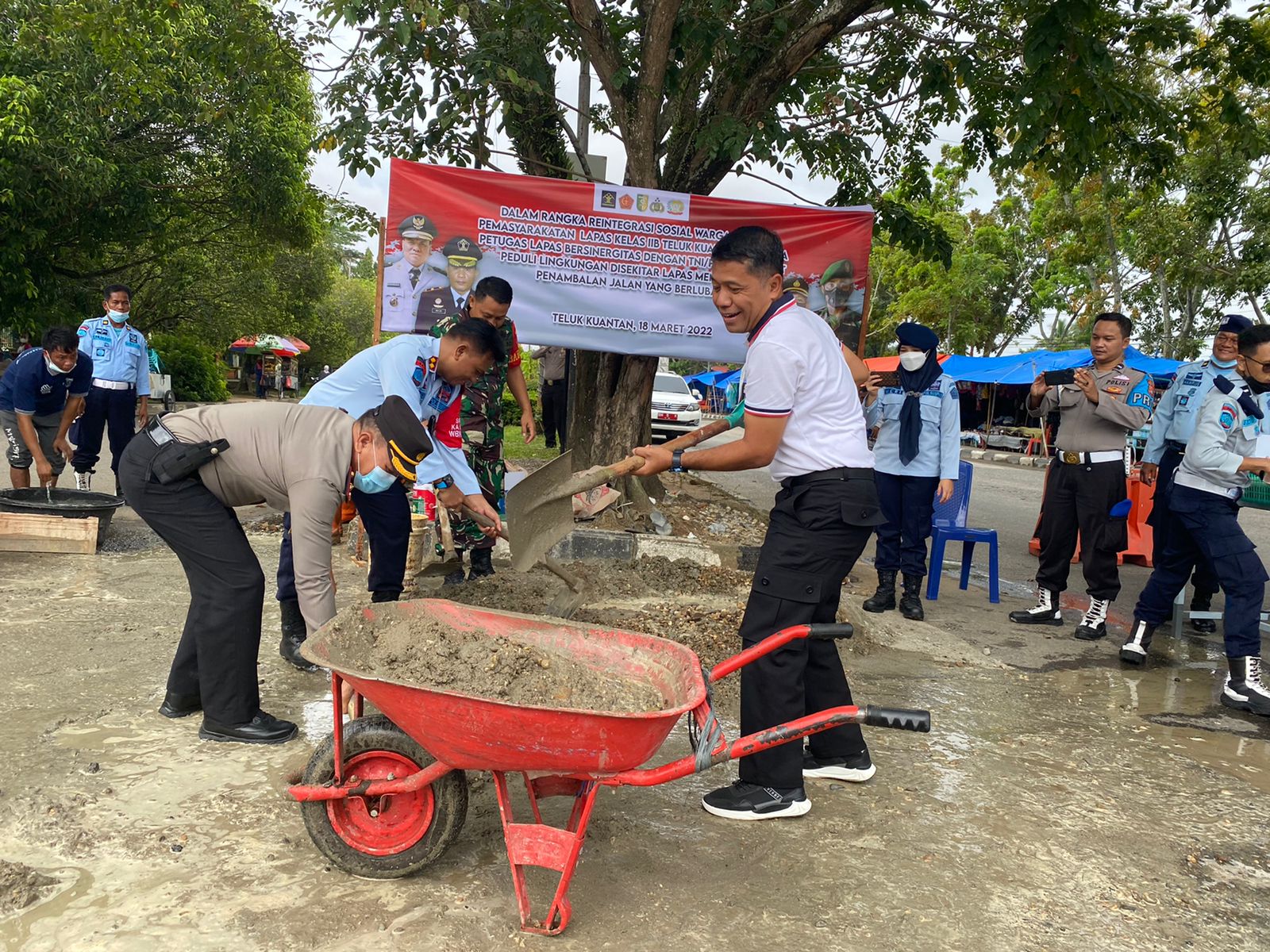 Warga Binaan Pemasyarakatan (WBP) Lapas Teluk Kuantan Bakti Sosial Bersama Sekda dan TNI-POLRI