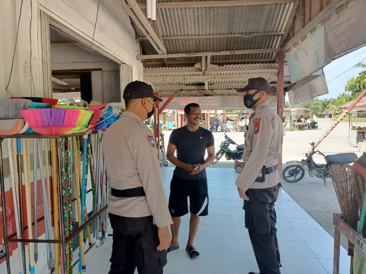 Tekan Penularan Covid-19 di Wilkum, Polsubsektor Pelalawan Lakukan Upaya Ini