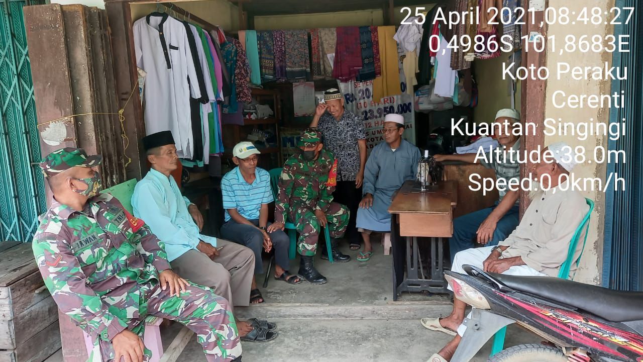 Babinsa Koramil 06/Cerenti Dim 0302/Inhu Komsos Bersama Toga Dan Tomas