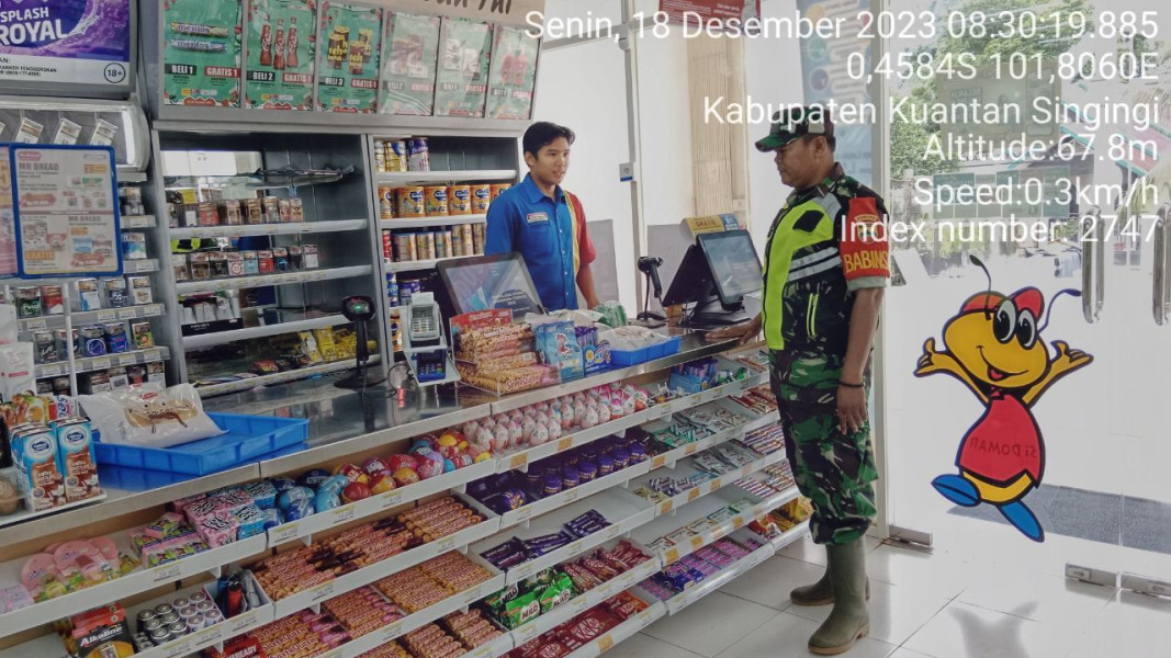 Babinsa Koramil 06/Cerenti  Kodim 0302/Inhu Serka Heriyus Saputera  pantau Perkembangan Harga Kebutuhan Pokok Dikecamatan Inuman