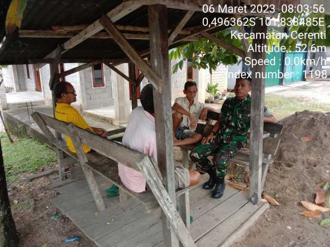 BABINSA Desa Tanjung Medan, Koramil 06/Cerenti Kodim 0302/Inhu Lakukan Komsos Di Kampung Pancasila