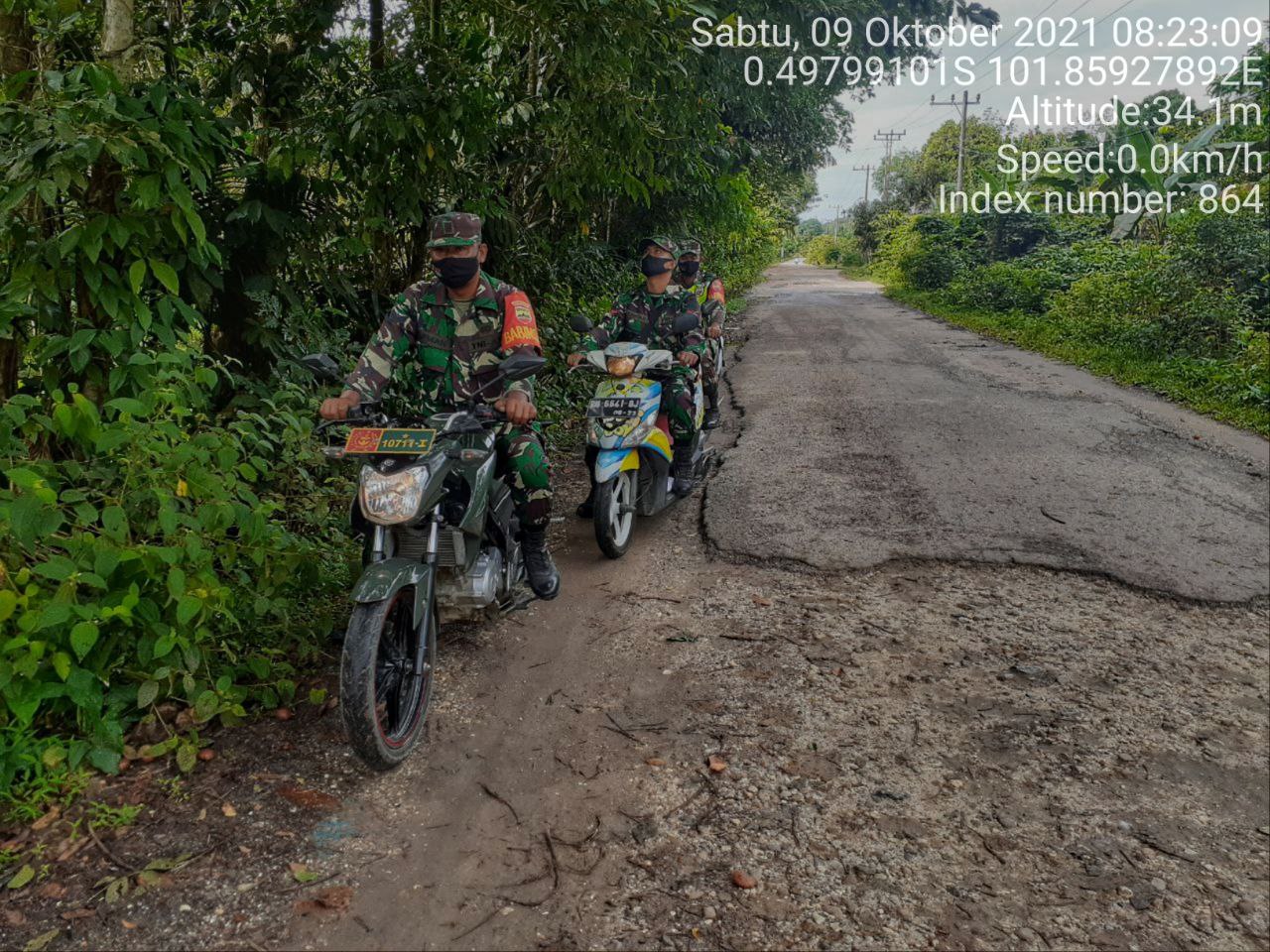 Anggota Koramil 06/Cerenti Terus  Sosialisasikan Dan Patroli Tentang Bahaya Karhutla Di Wilayah Teritorialnya